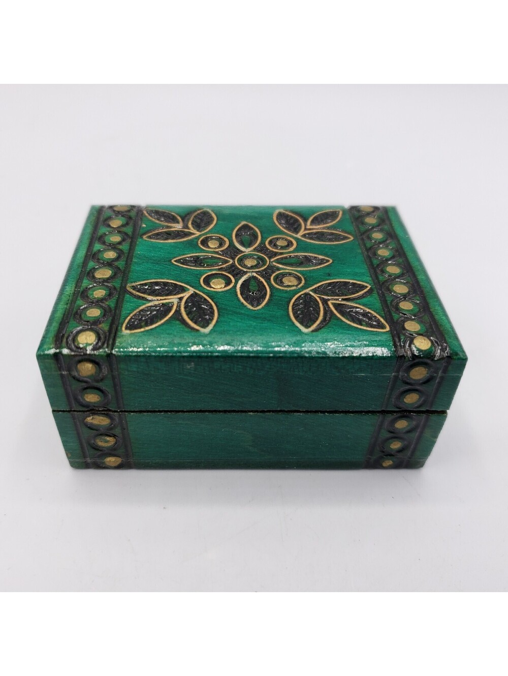 Small Wood Carved Trinket Box Green Stain Floral Design Felted Interior Hinged